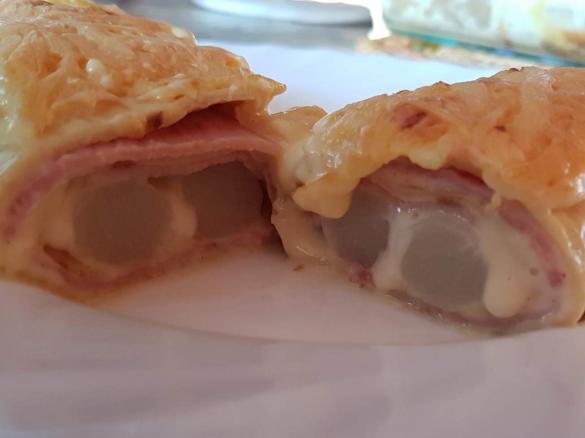 Spargel Crepe mit Schinken und Käse überbacken