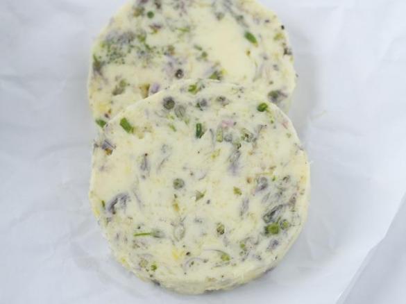 Schnittlauchblüten Butter würzig