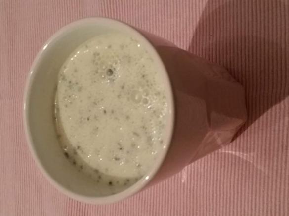 Bananen-Chia-Smoothie mit Milch
