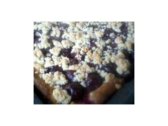 Variation von Hefeteig/Kirschkuchen mit Streußeln 