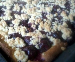 Variation von Hefeteig/Kirschkuchen mit Streußeln 