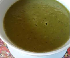 Erbsensuppe mit Chili und Minze