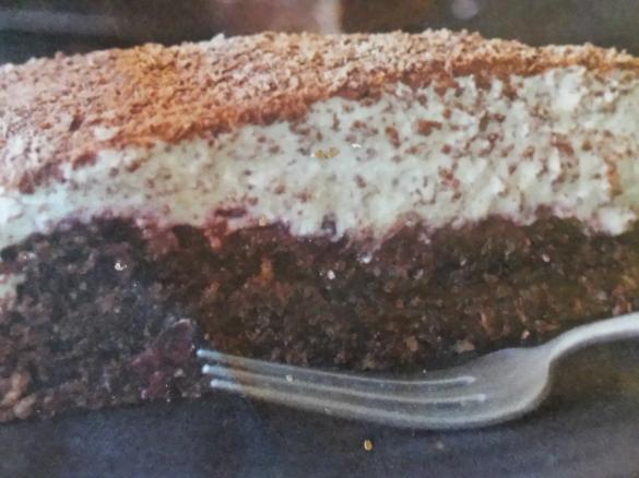 Haselnuss-Preiselbeertorte