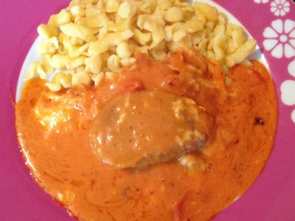 Schweinemedaillons überbacken in Metaxasauce mit Spätzle