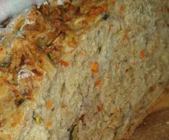 Brot mit Zucchini, Möhren und Walnüssen