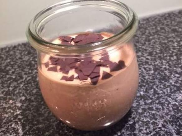 Mega fluffiges und schnelles Schokomousse ohne Ei 