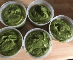 Variation Spinat-Möhren-Wurzelpetersilien-Brei mit Hähnchen