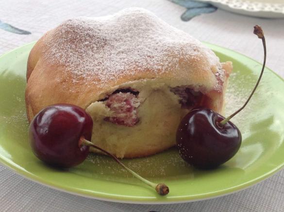 Kirschennudeln (Buchteln)