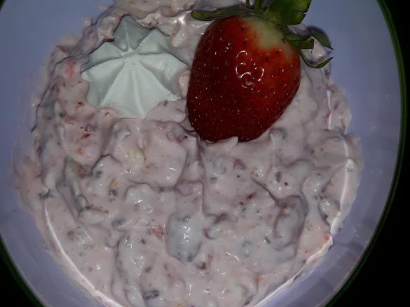 Erdbeer-Kokos-Baiser-Traum