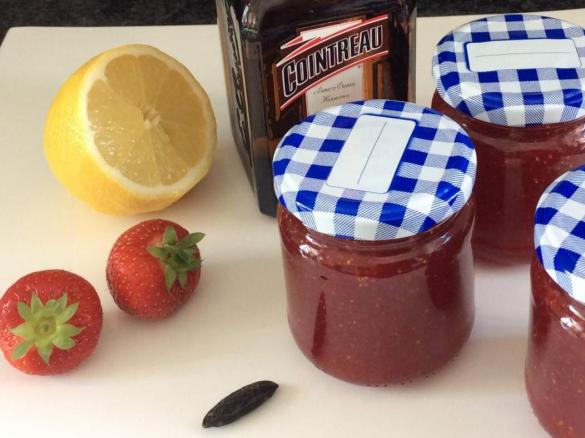 Erdbeer-Marmelade mit Tonkabohne