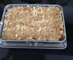 Apfelkuchen mit Pudding und Streuseln