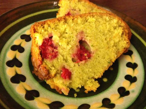 Veganer Avocado- Himbeeren Gugelhupf