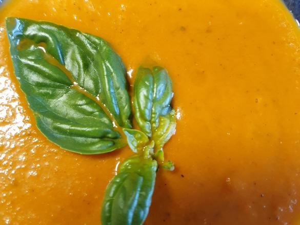 Tomatensuppe mit Orangensaft