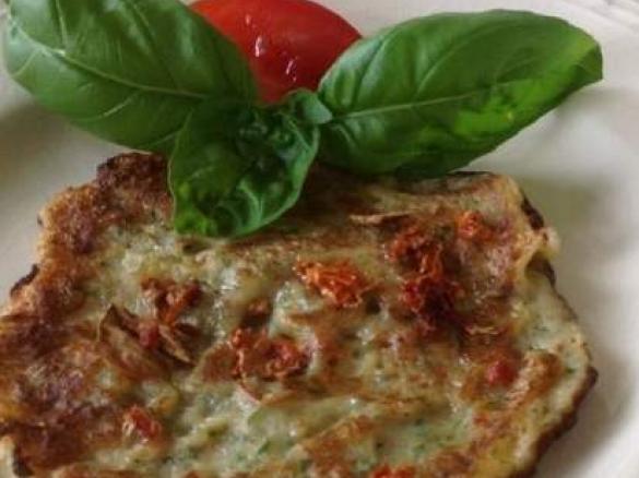 Buttermilchplinsen mit getrockneten Tomaten