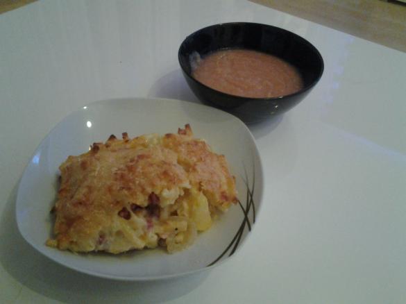 Älplermagarone mit Apfelmus Schweizergericht