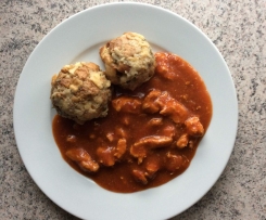 Malzbiergulasch (Pute) mit Semmelknödel