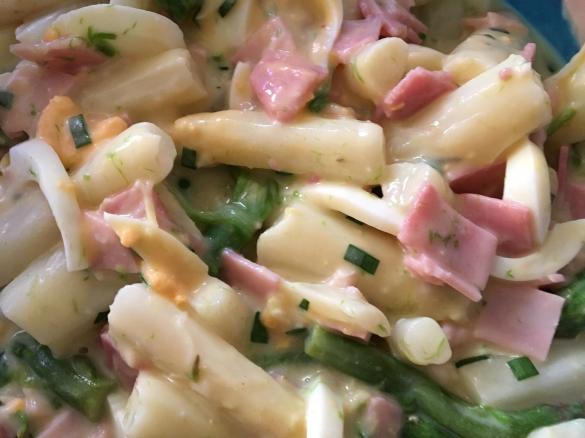 Lauwarmer Spargelsalat light)