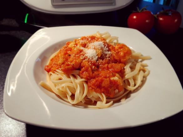 Tomaten-Pasta mit Garnelen