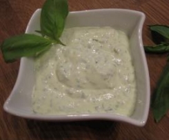 Basilikum-Dip, lecker zur Grillparty