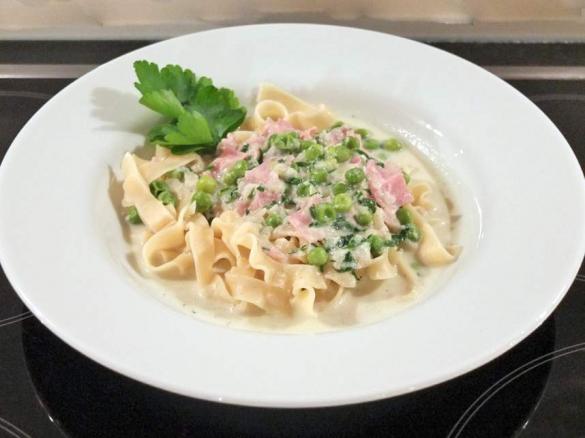 Pastasoße Emiliana - mit Schinken und Erbsen