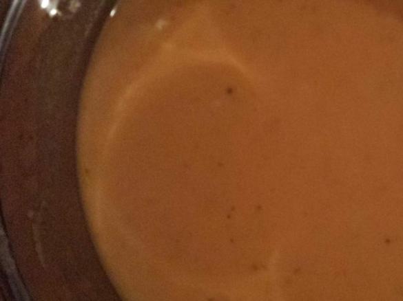 Variation von Süßkartoffelsuppe mit Frischkäse