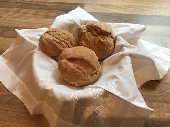 Vollkornbrötchen mit Joghurt über Nacht