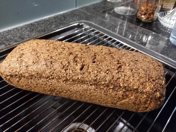 Leinsamenbrot (Low carb, glutenfrei)