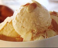 Cremiges Pfirsicheis