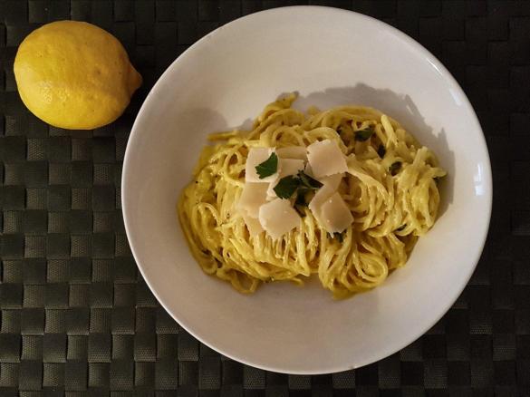 Pasta Limonello - Nudeln mit Zitronen-Joghurt-Soße