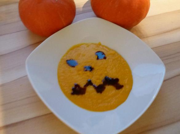 Kürbissuppe ohne Schnickschnack :-) die Beste !! Kürbiscremesuppe