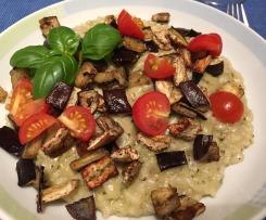 Basilikumrisotto mit Pecorino und gewürfelten Auberginen