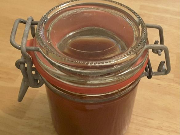 Variation von Pflaumen-Apfel-Marmelade mit Zimt und Vanilie