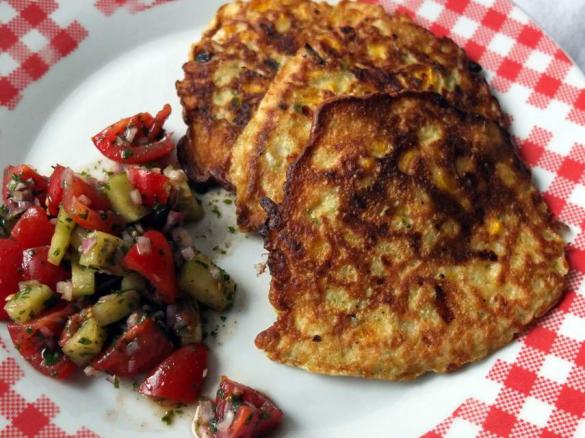 Maispuffer / Maisbratlinge mit Salsa