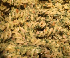 Spinat-Thunfisch Soße mit Möhren