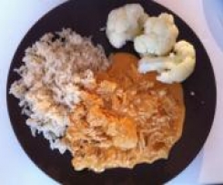 Puten-Geschnetzeltes in Sahnesauce mit Blumenkohl und Reis