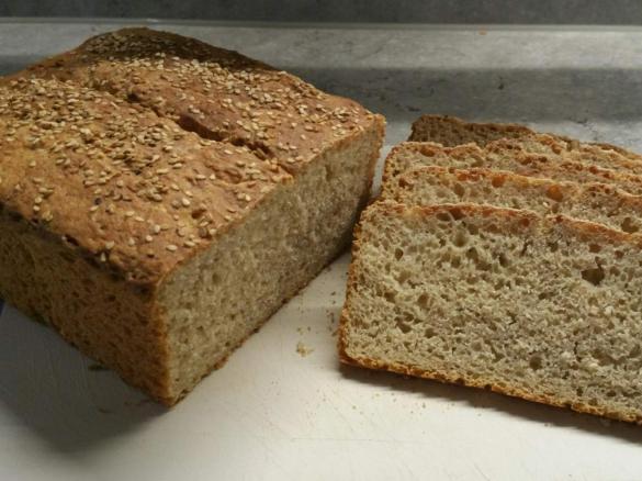 Sesam-Buttermilch-Brot