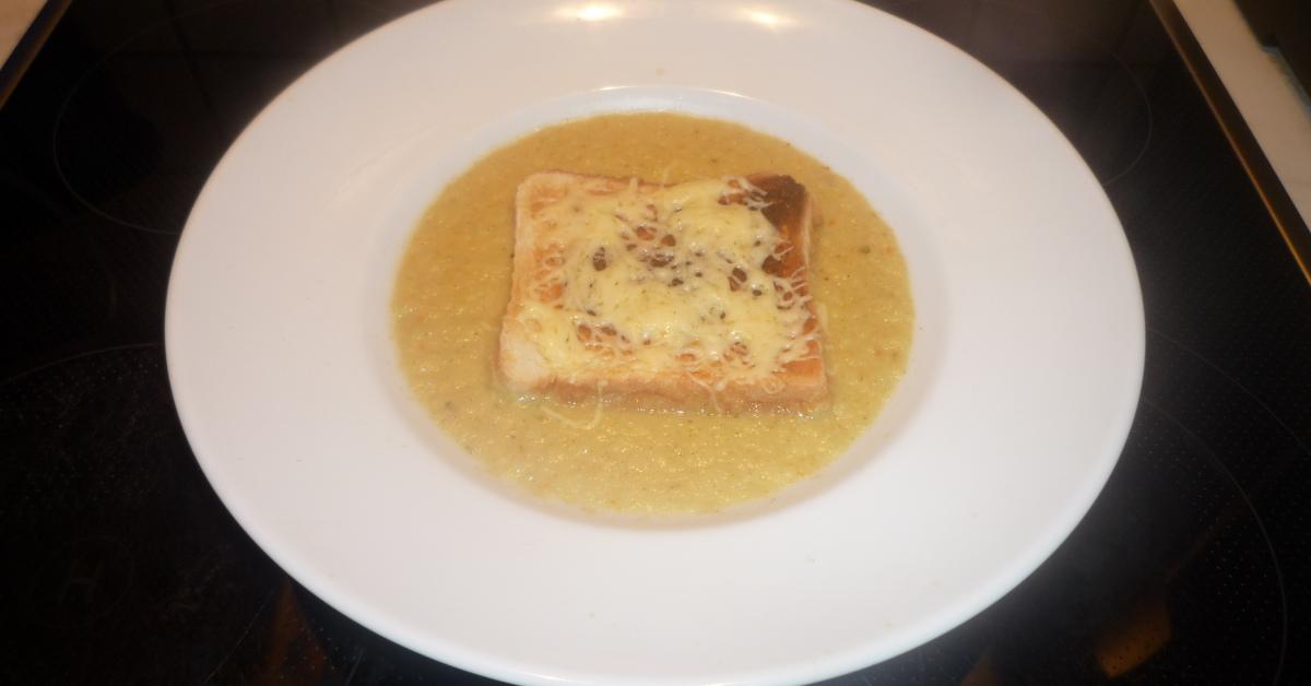 Zwiebel Suppe mit Toastbrot von Mugglmama. Ein Thermomix® Rezept aus ...