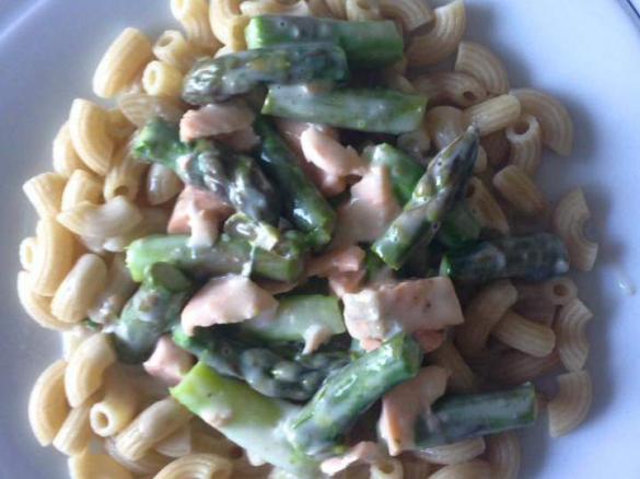 Spargel-Lachsragout mit Nudeln