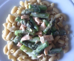 Spargel-Lachsragout mit Nudeln