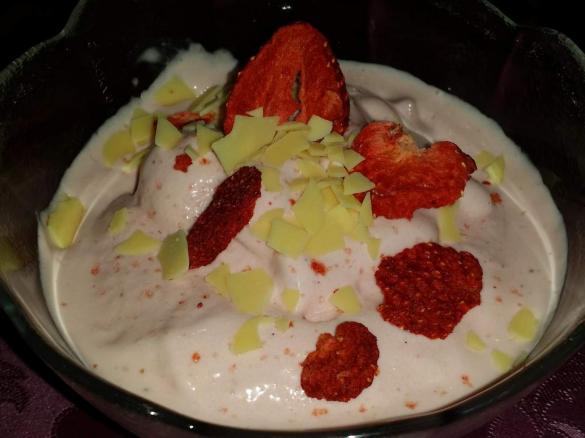 Frozen Yoghurt - Erdbeer mit weißer Schokolade 