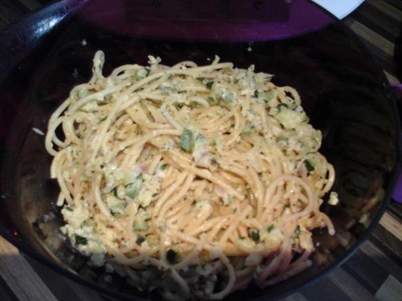 vegetarische Spaghetti Carbonara mit Zucchini