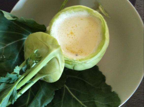 Kohlrabischaumsüppchen mit "Food Design"