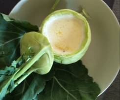 Kohlrabischaumsüppchen mit "Food Design"