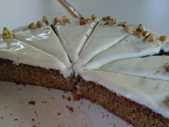 Saftiger Schoko-Möhren-Apfel-Kuchen (Vollwertig und wenig gesüsst!!!)