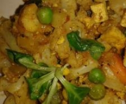 veganes Tofu-Gemüse in Curry Sauce