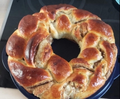 Gefüllter Hefekranz