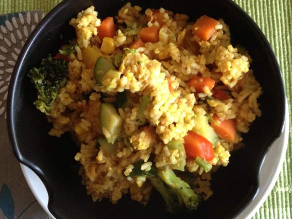 Gebratener Reis mit Sesam und Ei