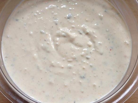 Frischkäsecreme / Käsecreme zu Kartoffeln, zum Dippen, zu Kartoffelpuffer uvm.