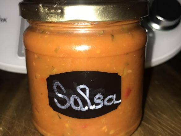 Salsa mit Zucchini und Paprika zu Tacos oder Nachos