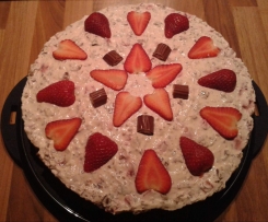 Torte mit Erdbeeren und Schokolade